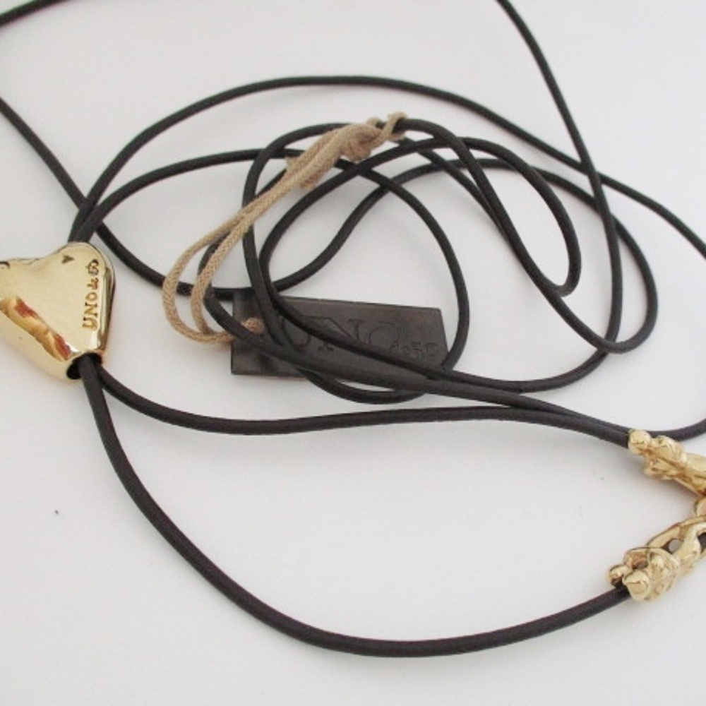 UNODE 50 -Heartline Leather Necklace-Gold